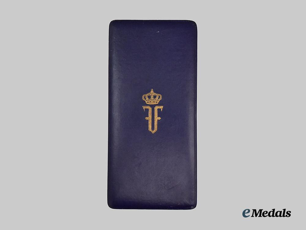 romania,_kingdom._an_order_of_the_romanian_crown,_grand_officer_set,_by_j._resch,_in_case___m_n_c6856