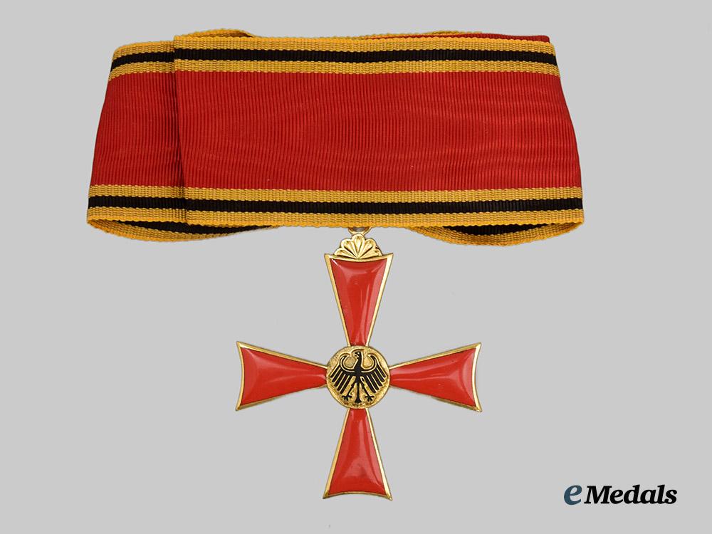 germany,_federal_republic._an_order_of_merit_of_the_federal_republic_of_germany,_knight_commander_with_case,_by_steinhauer&_lück___m_n_c6885