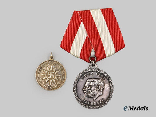 denmark,_kingdom._a_pair_of_carlsberg_brewery_faithful_service_medals___m_n_c6973