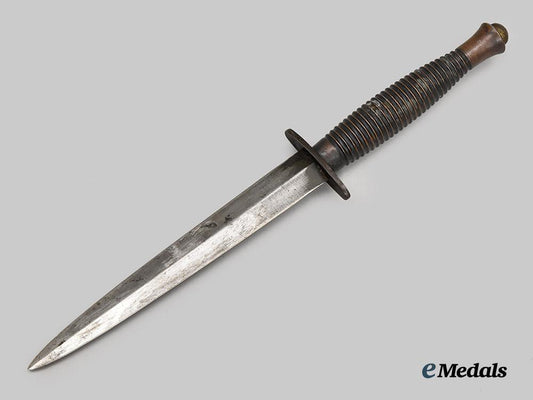 united_kingdom._a_wilkinson_third_pattern_fairbairn_sykes_fighting_knife___m_n_c6979