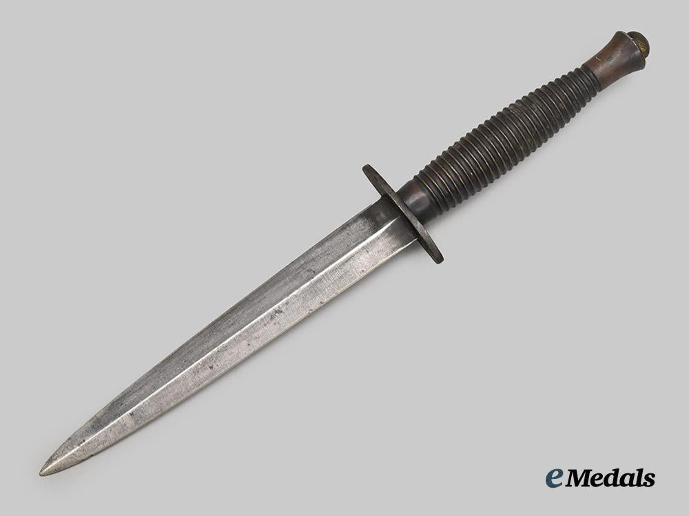 united_kingdom._a_wilkinson_third_pattern_fairbairn_sykes_fighting_knife___m_n_c6980