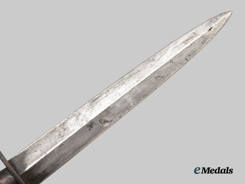 united_kingdom._a_wilkinson_third_pattern_fairbairn_sykes_fighting_knife___m_n_c6983
