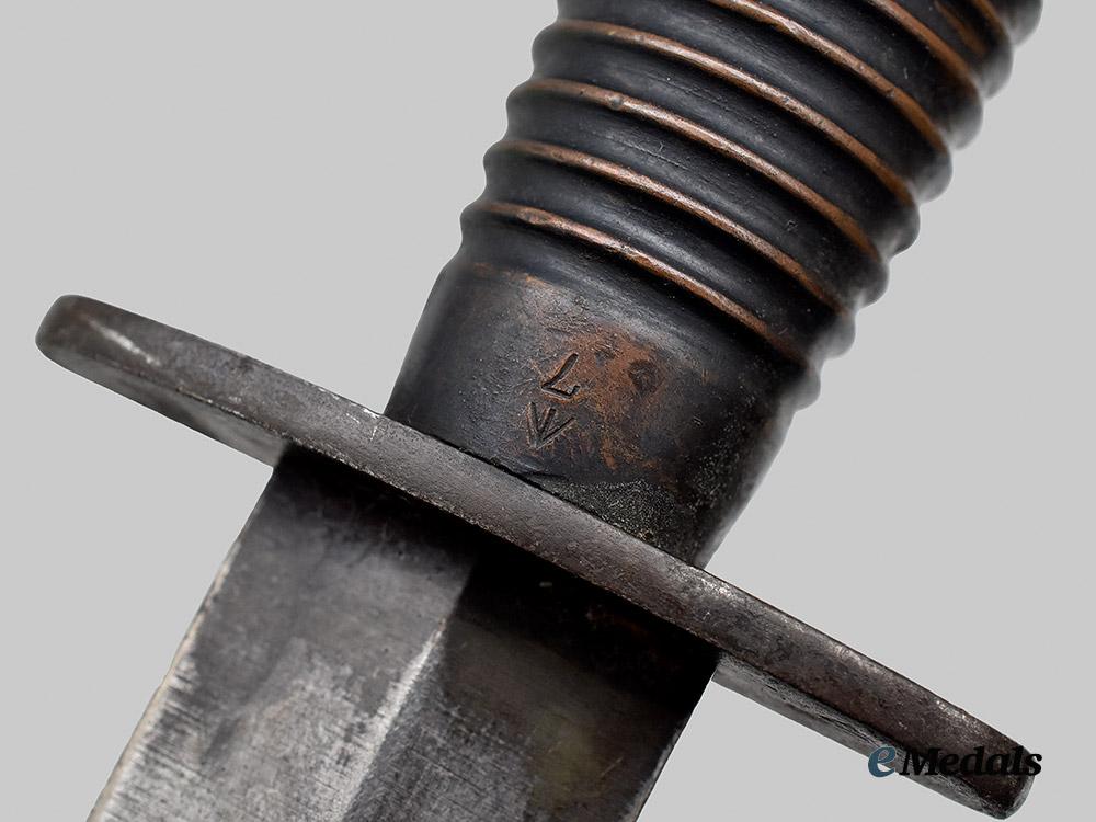 united_kingdom._a_wilkinson_third_pattern_fairbairn_sykes_fighting_knife___m_n_c6984