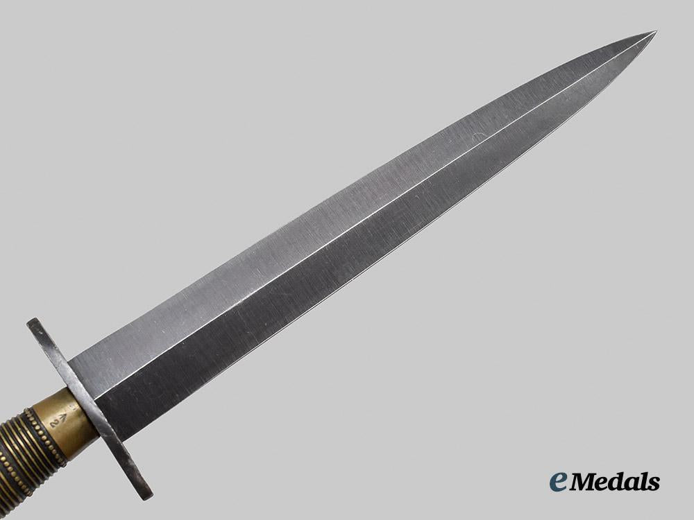 united_kingdom._a_beaded&_ribbed_wilkinson_third_pattern_fairbairn_sykes_fighting_knife___m_n_c6992