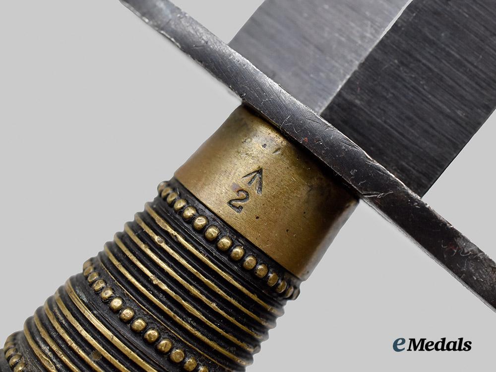 united_kingdom._a_beaded&_ribbed_wilkinson_third_pattern_fairbairn_sykes_fighting_knife___m_n_c6995