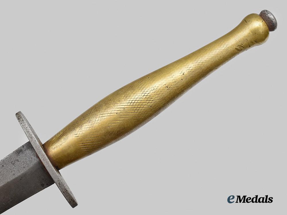 united_kingdom._a_well_worn_wilkinson_second_pattern_fairbairn_sykes_knife___m_n_c7012