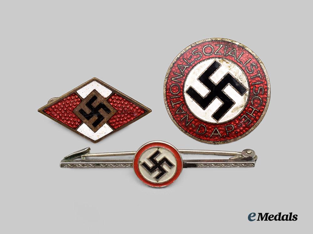 germany,_third_reich._a_lot_of_three_membership_and_supporter’s_badges___m_n_c7124