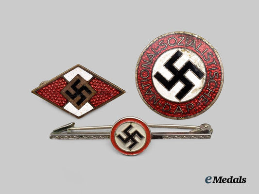 germany,_third_reich._a_lot_of_three_membership_and_supporter’s_badges___m_n_c7124