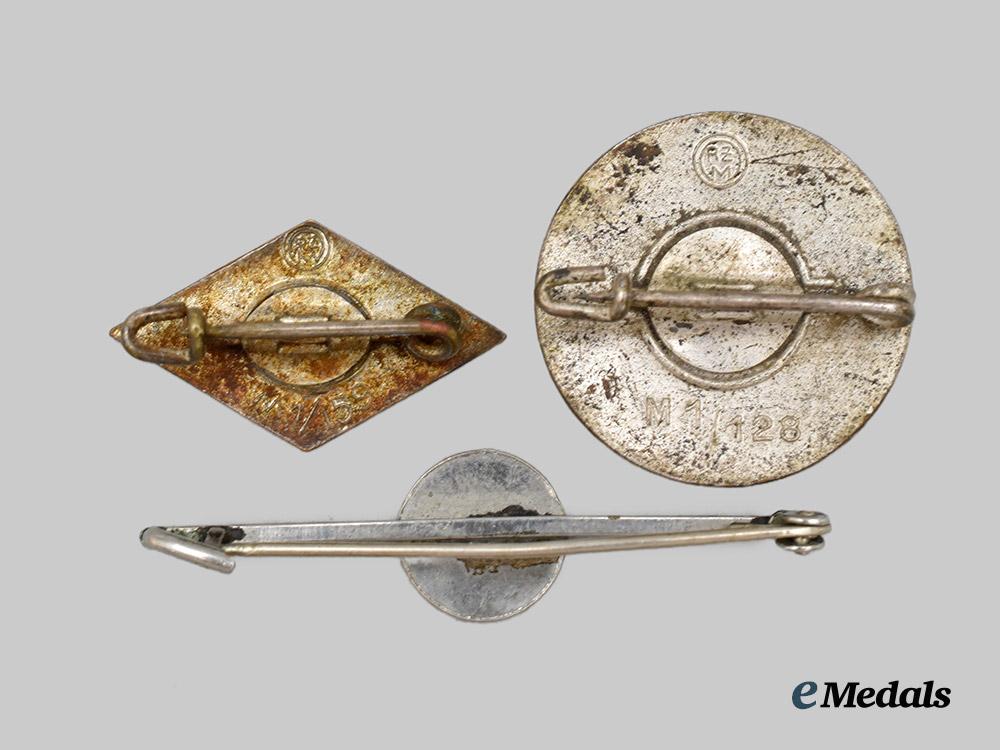 germany,_third_reich._a_lot_of_three_membership_and_supporter’s_badges___m_n_c7126