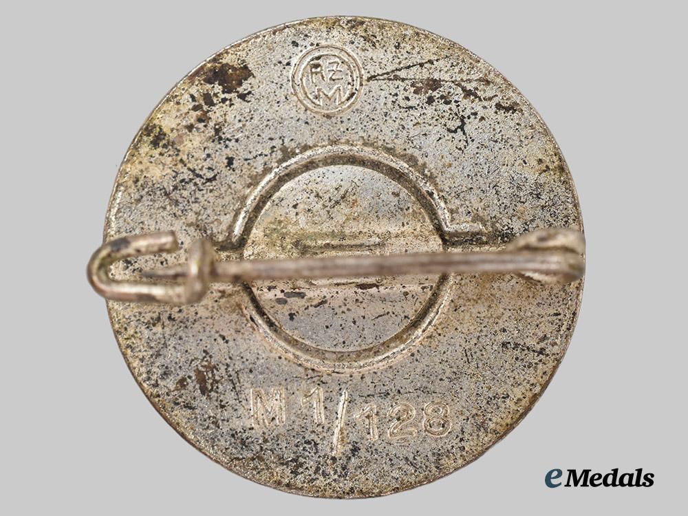 germany,_third_reich._a_lot_of_three_membership_and_supporter’s_badges___m_n_c7129