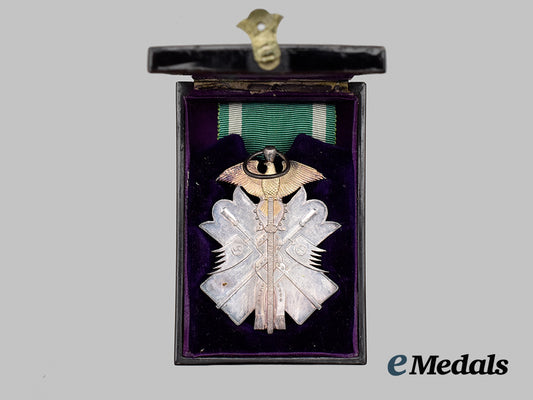 japan,_empire._an_order_of_the_golden_kite,_v_i_i_class_with_lapel_pin_and_case___m_n_c7150