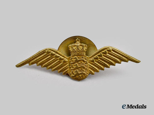a_royal_danish_air_force_pilot_badge_attributed_to_flight_lieutenant_peter_kampmann___m_n_c7161