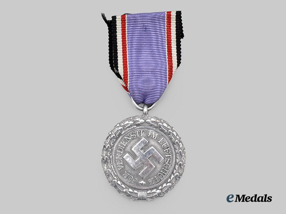 germany,_third_reich._an_air_defence_honour_decoration,_i_i_class_medal,_with_case___m_n_c7168