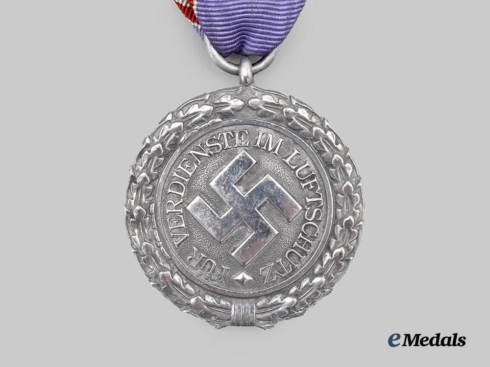germany,_third_reich._an_air_defence_honour_decoration,_i_i_class_medal,_with_case___m_n_c7169