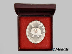 Germany, Wehrmacht. A Silver Grade Wound Badge, with Case, by Klein & Quenzer