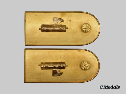 italy,_fascist_state._a_pair_of_m_v_s_n_officer’s_shoulder_boards___m_n_c7382-_recovered
