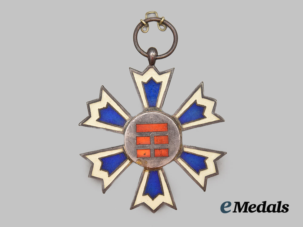 korea,_empire._an_order_of_the_eight_trigrams,_v_i_i_class_badge___m_n_c7397