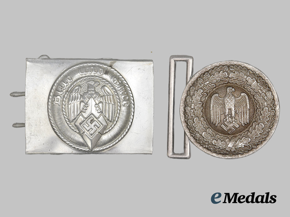 germany,_third_reich._a_pair_of_belt_buckles___m_n_c7397