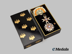 Japan, Empire. An Order of the Sacred Treasure, I Class Grand Cordon Set in Diplomatic Case