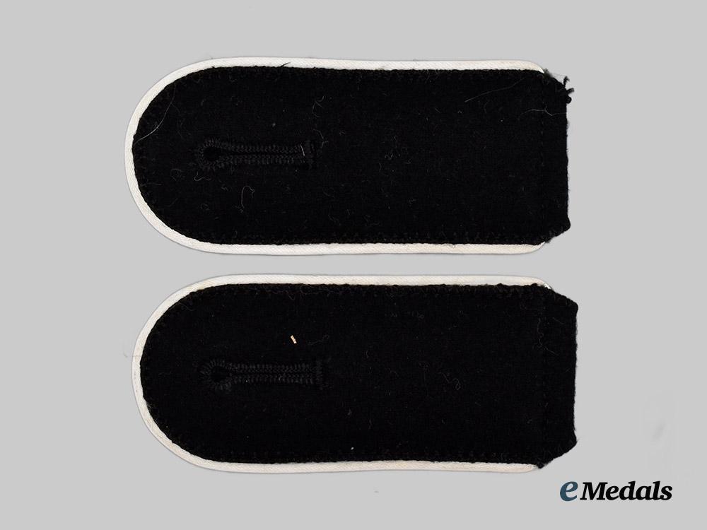 germany,_s_s._a_set_of_mint_waffen-_s_s_infantry_enlisted_personnel_shoulder_straps___m_n_c7446