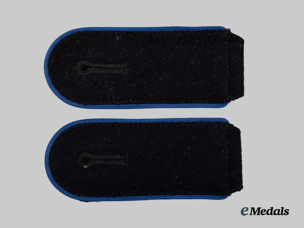 germany,_s_s._a_set_of_mint_waffen-_s_s_medical_enlisted_personnel_shoulder_straps___m_n_c7458