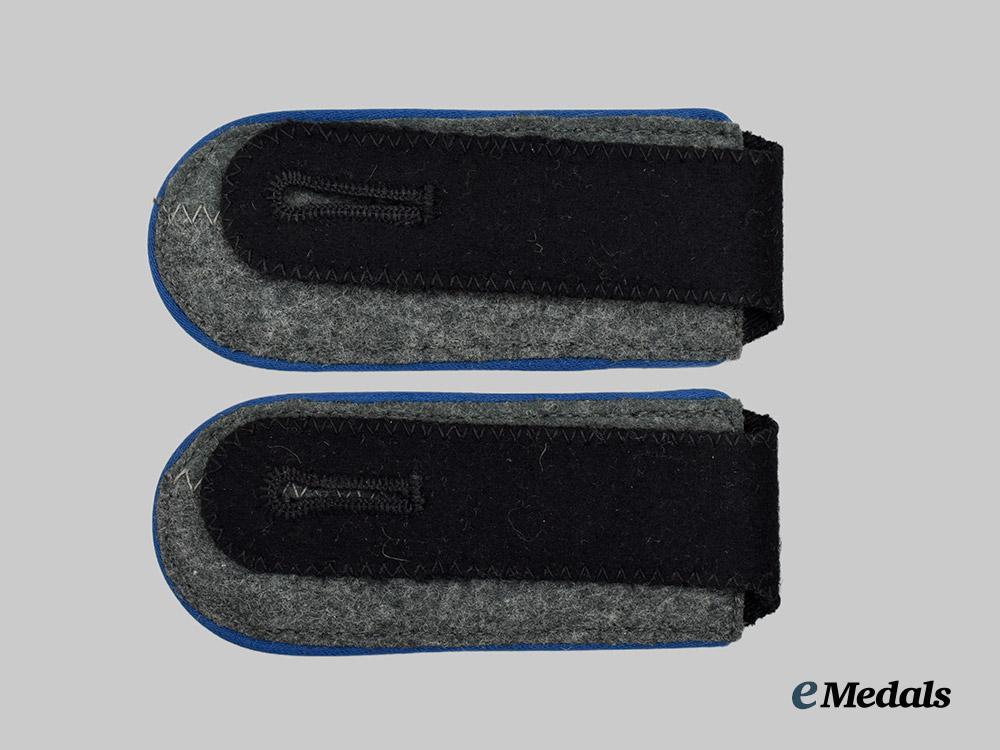 germany,_s_s._a_set_of_mint_waffen-_s_s_medical_enlisted_personnel_shoulder_straps___m_n_c7459