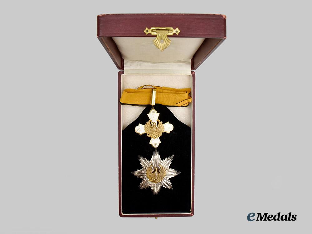 greece,_kingdom._a_scarce_first_type_cased_order_of_the_phoenix,_i._class_commander_set,_by_arthus_bertrand,_c.1930___m_n_c7515