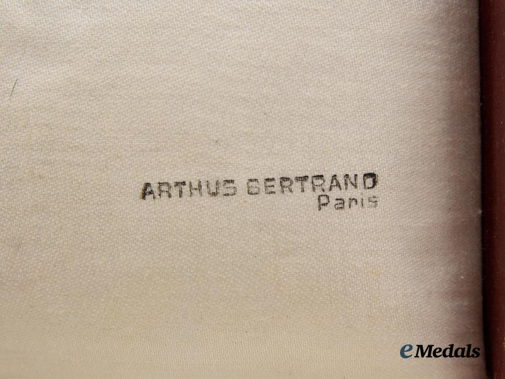 greece,_kingdom._a_scarce_first_type_cased_order_of_the_phoenix,_i._class_commander_set,_by_arthus_bertrand,_c.1930___m_n_c7516