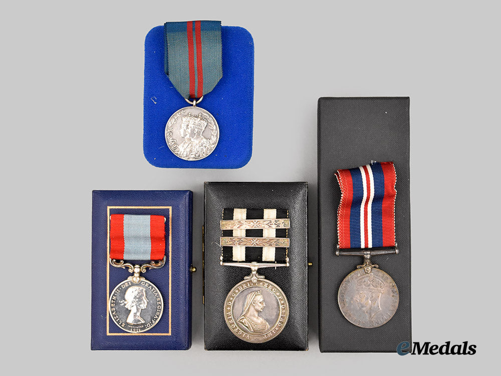 united_kingdom._a_lot_of_four_service_decorations.___m_n_c7522
