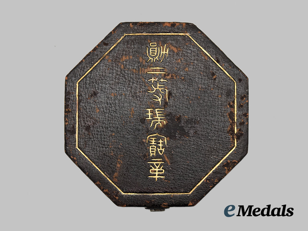 japan,_empire._an_order_of_the_sacred_treasure,_i_i_class_star_with_case___m_n_c7611