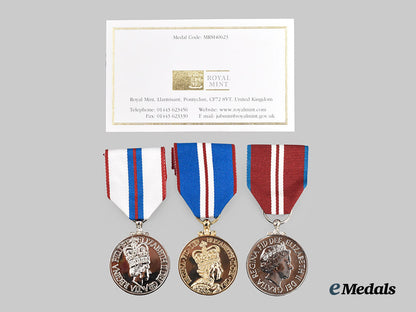 united_kingdom._a_set_of_three_queen_elizabeth_jubilee_medals.___m_n_c7612