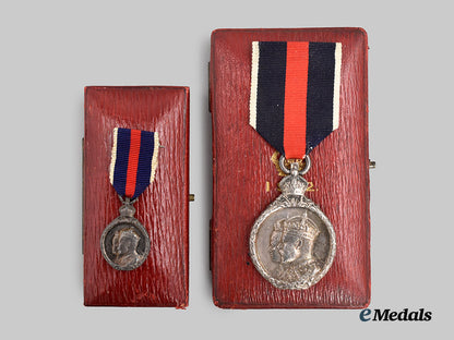 united_kingdom._a1902_king_edward_v_i_i_coronation_medal_with_miniature___m_n_c7779