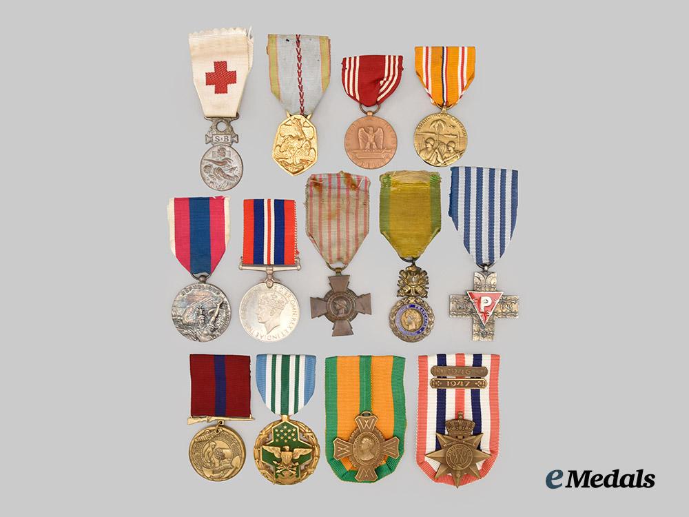 international._a_lot_of_international_decorations___m_n_c7795