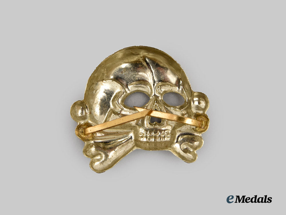 germany,_s_s._a_waffen-_s_s_death’s_head_visor_cap_insignia-_type_i___m_n_c7829