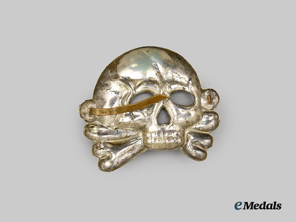 germany,_s_s._a_waffen-_s_s_death’s_head_visor_cap_insignia-_type_i___m_n_c7846