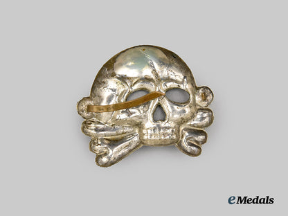 germany,_s_s._a_waffen-_s_s_death’s_head_visor_cap_insignia-_type_i___m_n_c7846