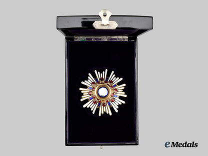 japan,_imperial._an_order_of_the_sacred_treasure,_i_i_class_star_in_case___m_n_c7872