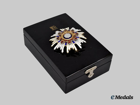 japan,_imperial._an_order_of_the_sacred_treasure,_i_i_class_star_in_case___m_n_c7874