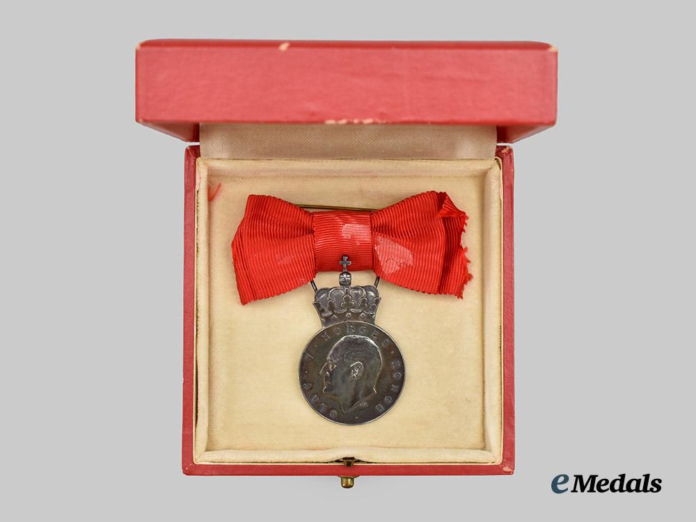 norway,_kingdom._a_king_olav_v’s_commemorative_medal___m_n_c7883