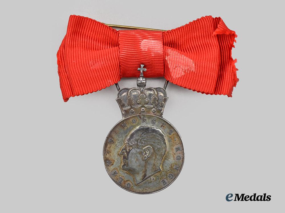 norway,_kingdom._a_king_olav_v’s_commemorative_medal___m_n_c7889