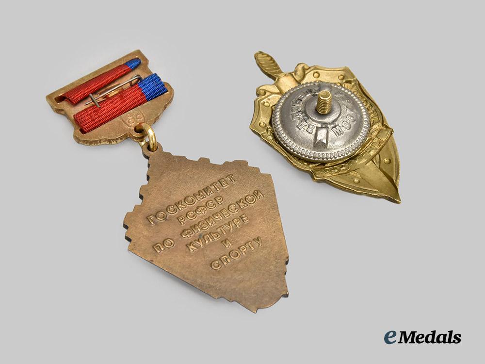 russia,_soviet_union._a_k_g_b(_committee_for_state_security)&_parachutist_proficiency_badge___m_n_c7890