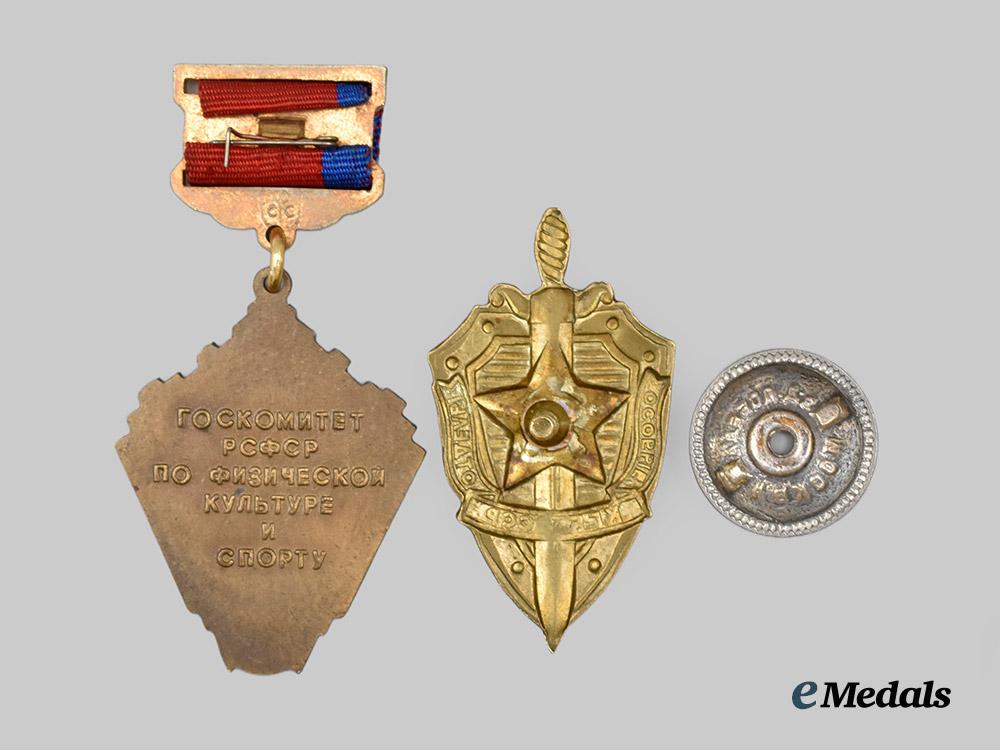 russia,_soviet_union._a_k_g_b(_committee_for_state_security)&_parachutist_proficiency_badge___m_n_c7891