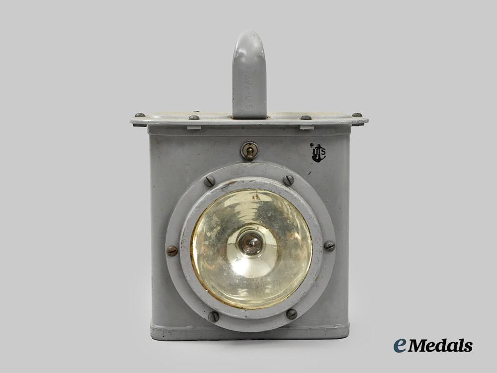 united_states._a_u._s_naval_portable_bulkhead_emergency_battle_lantern___m_n_c7929