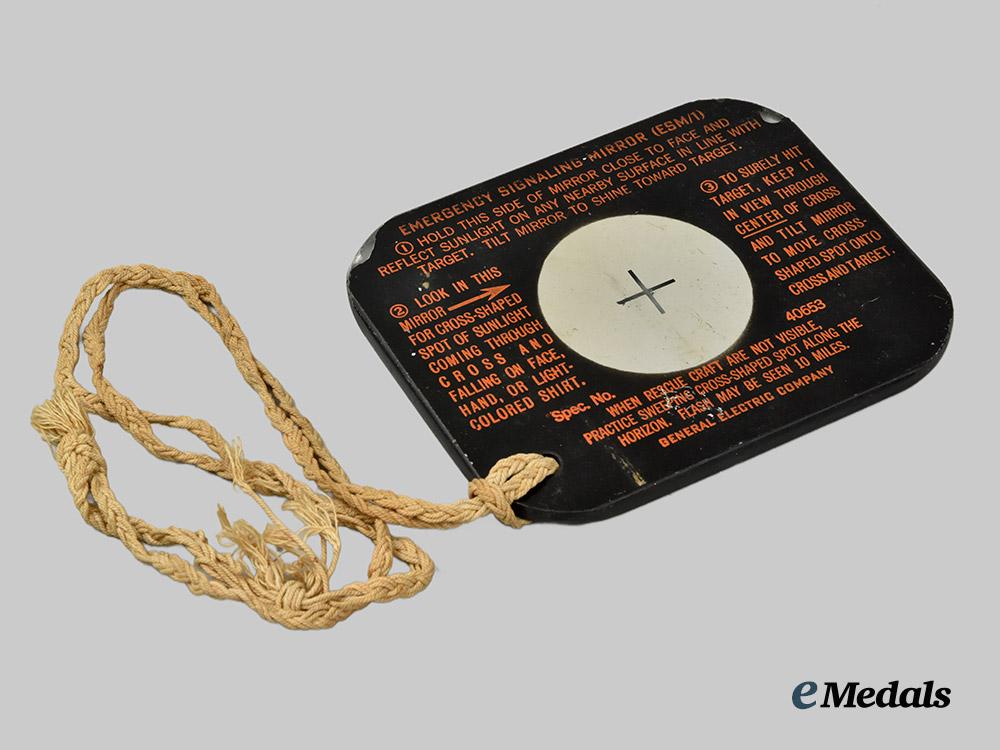 united_states._a_naval_emergency_signaling_mirror,_model40653,_by_general_electric___m_n_c7944