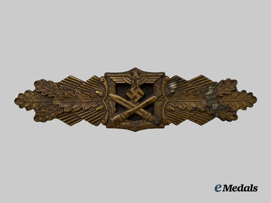 germany,_wehrmacht._a_close_combat_clasp,_bronze_grade,_by_arbeitsgemeinschaft_metall_und_kunststoff___m_n_c7945
