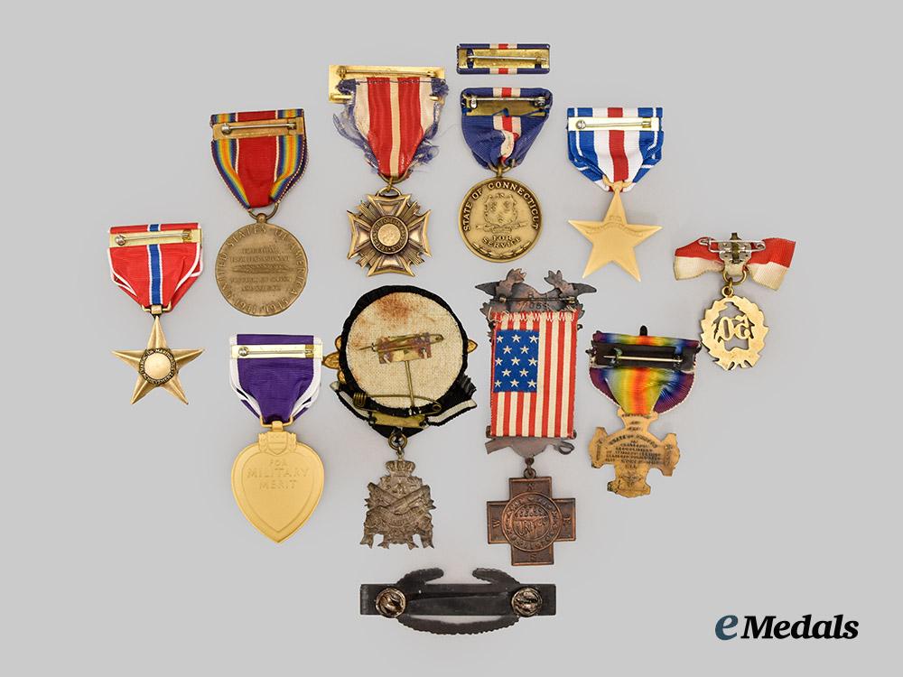 united_states._a_lot_of_eleven_decorations___m_n_c7946