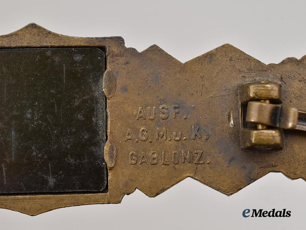 germany,_wehrmacht._a_close_combat_clasp,_bronze_grade,_by_arbeitsgemeinschaft_metall_und_kunststoff___m_n_c7947