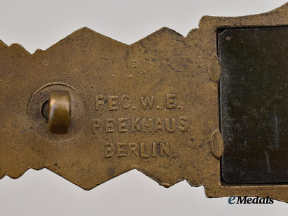 germany,_wehrmacht._a_close_combat_clasp,_bronze_grade,_by_arbeitsgemeinschaft_metall_und_kunststoff___m_n_c7948