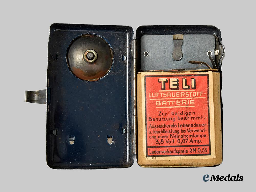 germany,_third_reich._a_tri-_colour_reichsbahn_signal_torch_flashlight___m_n_c7954