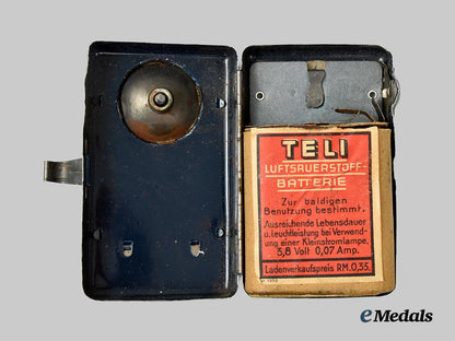 germany,_third_reich._a_tri-_colour_reichsbahn_signal_torch_flashlight___m_n_c7954
